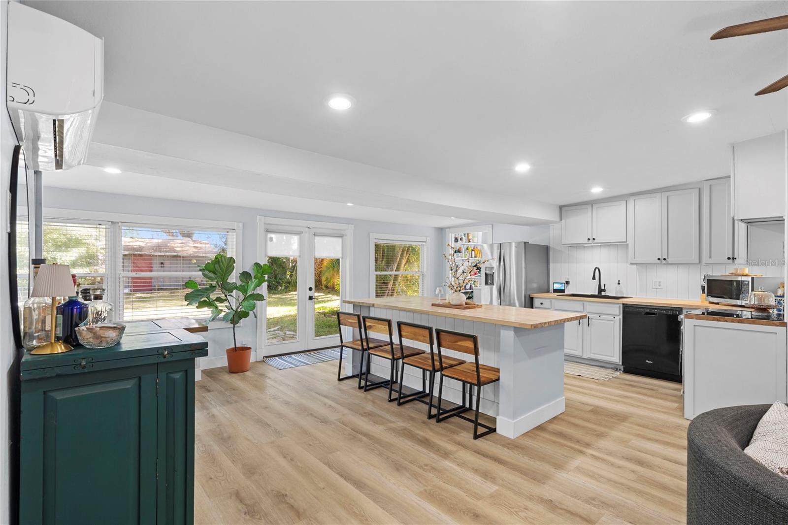 HARBOR LAKE - Residential