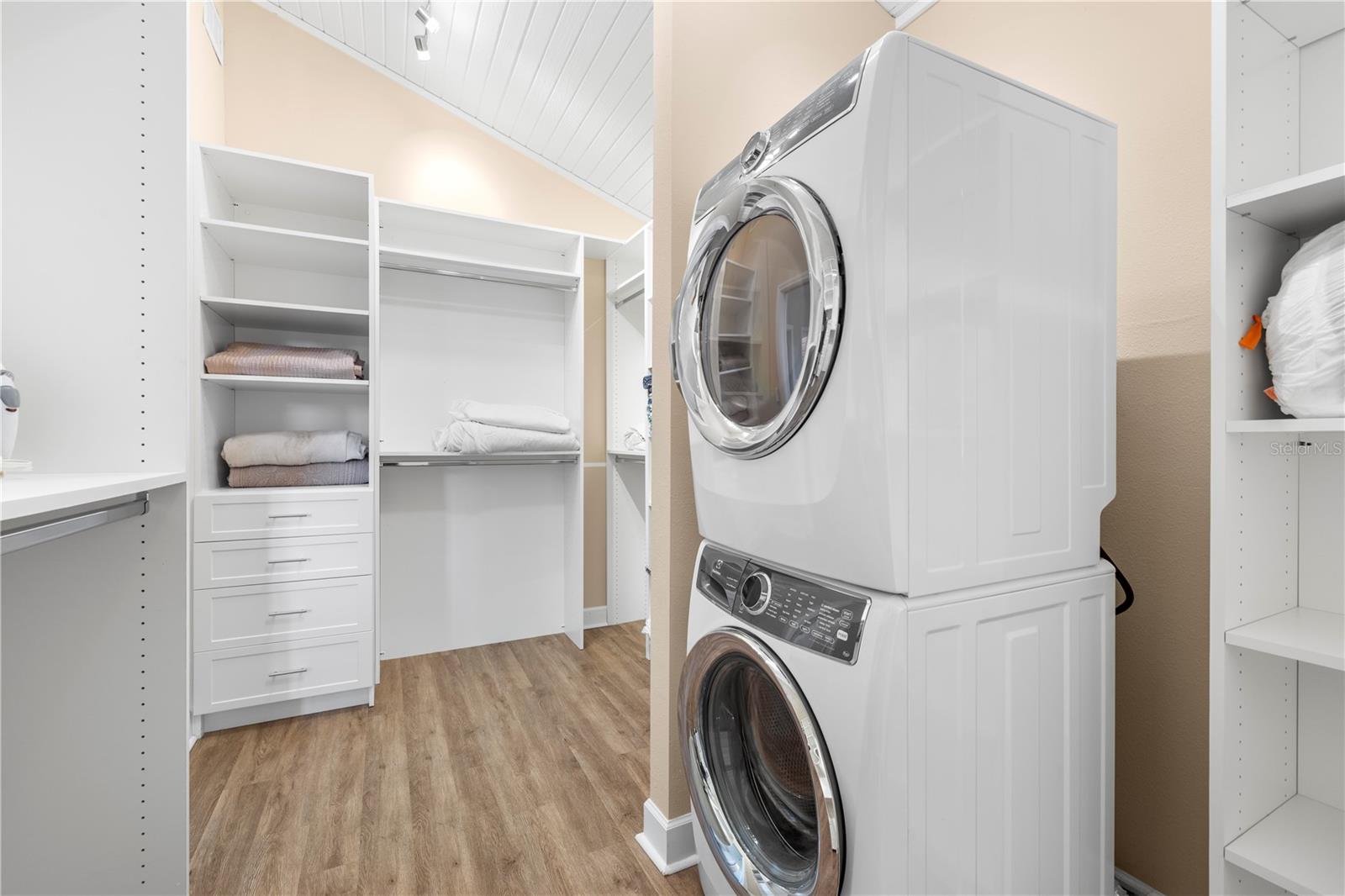 SIESTA BEACH - Residential