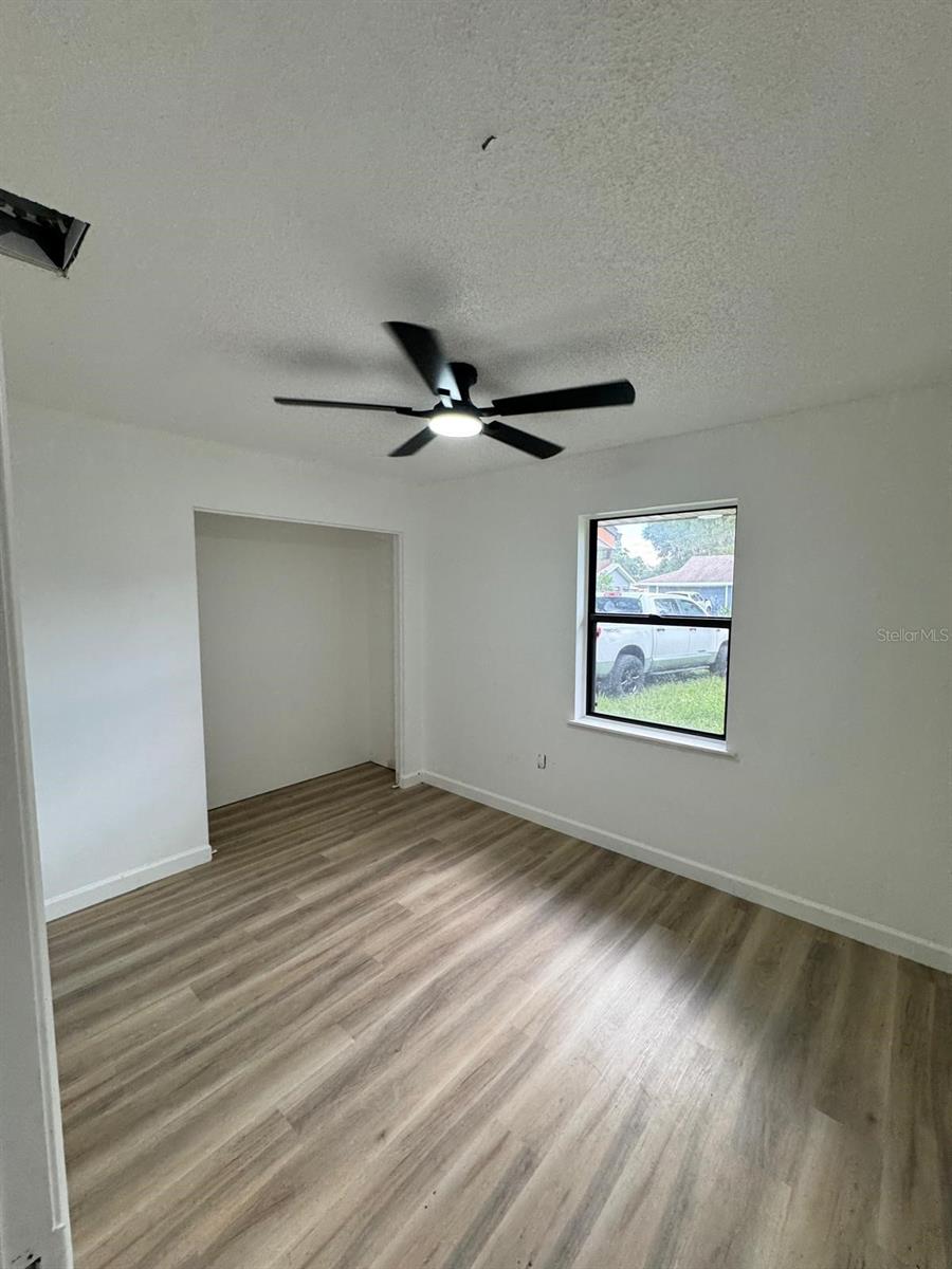 5115 GREENGLEN LANE