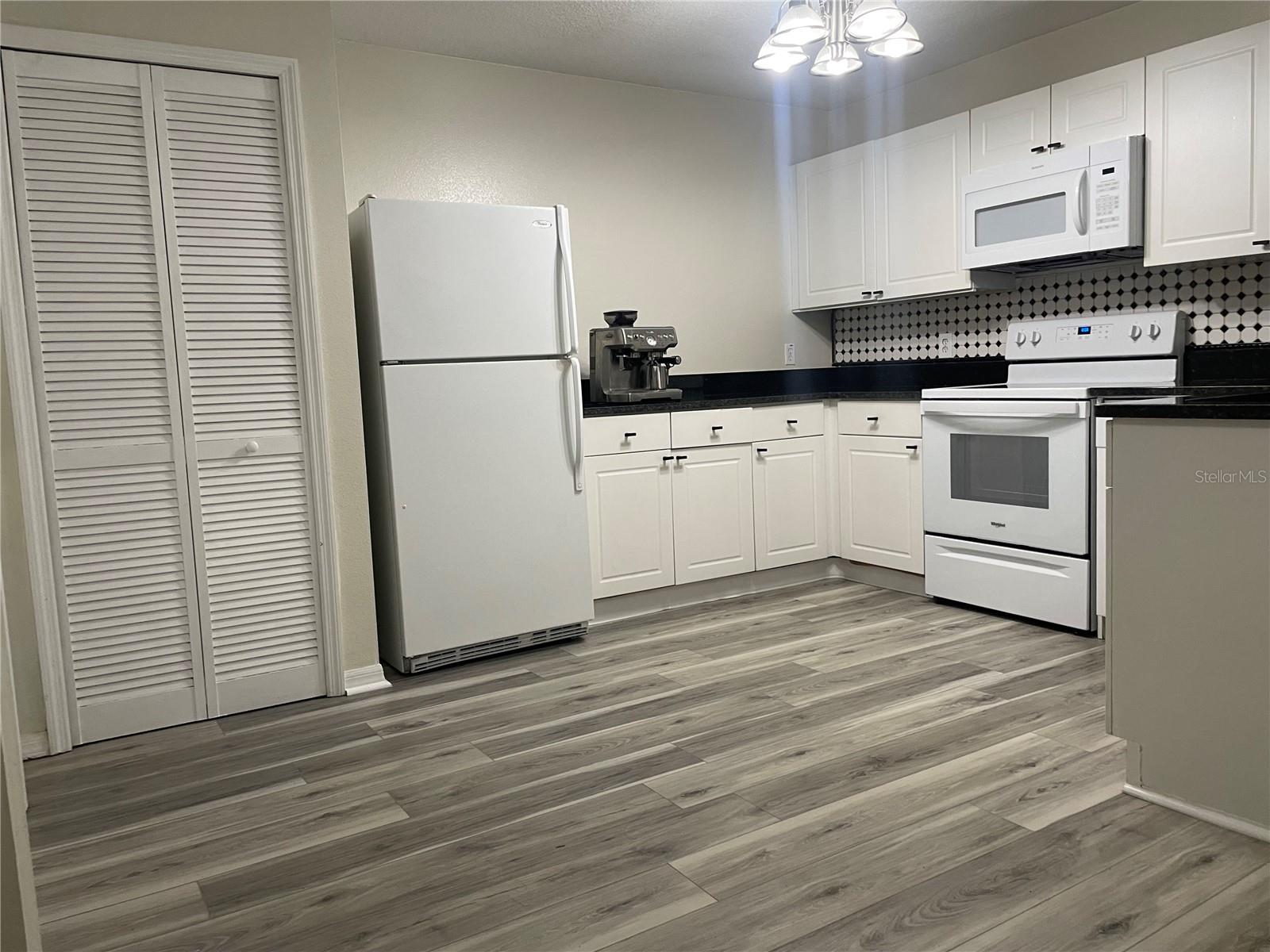 2720 CLUB CORTILE CIRCLE A