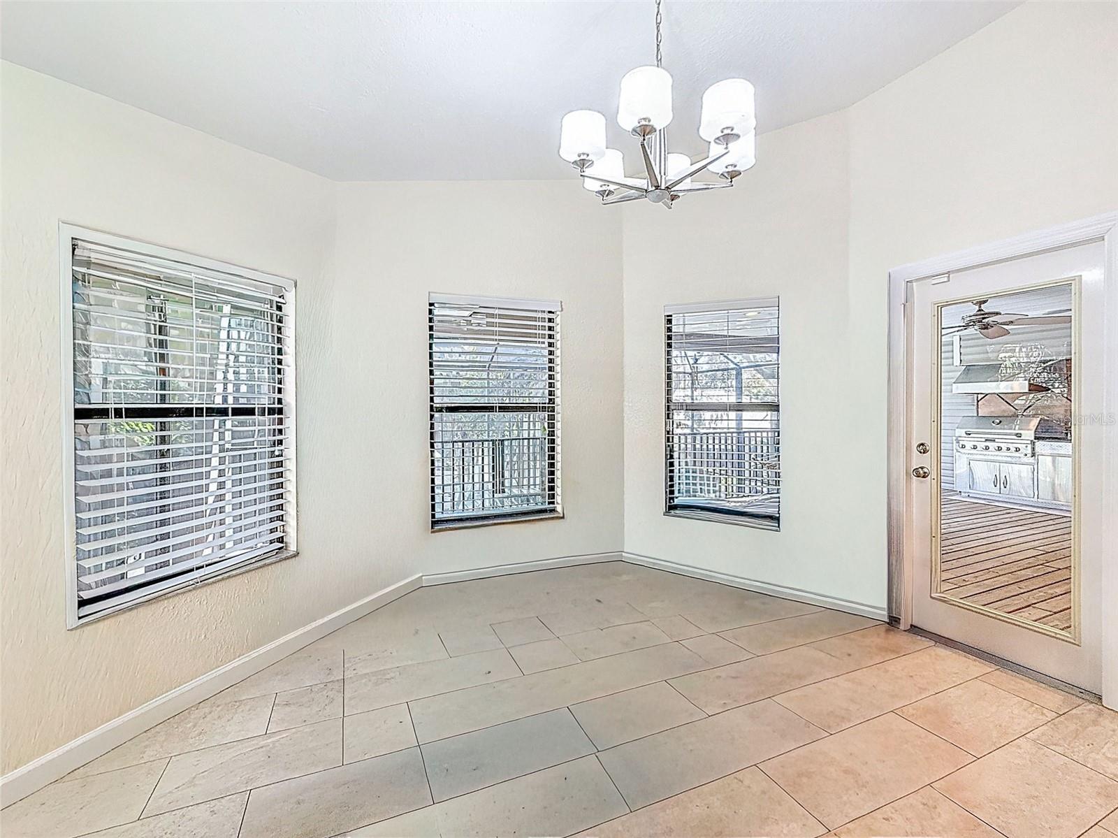 OZONA TRACE - Residential