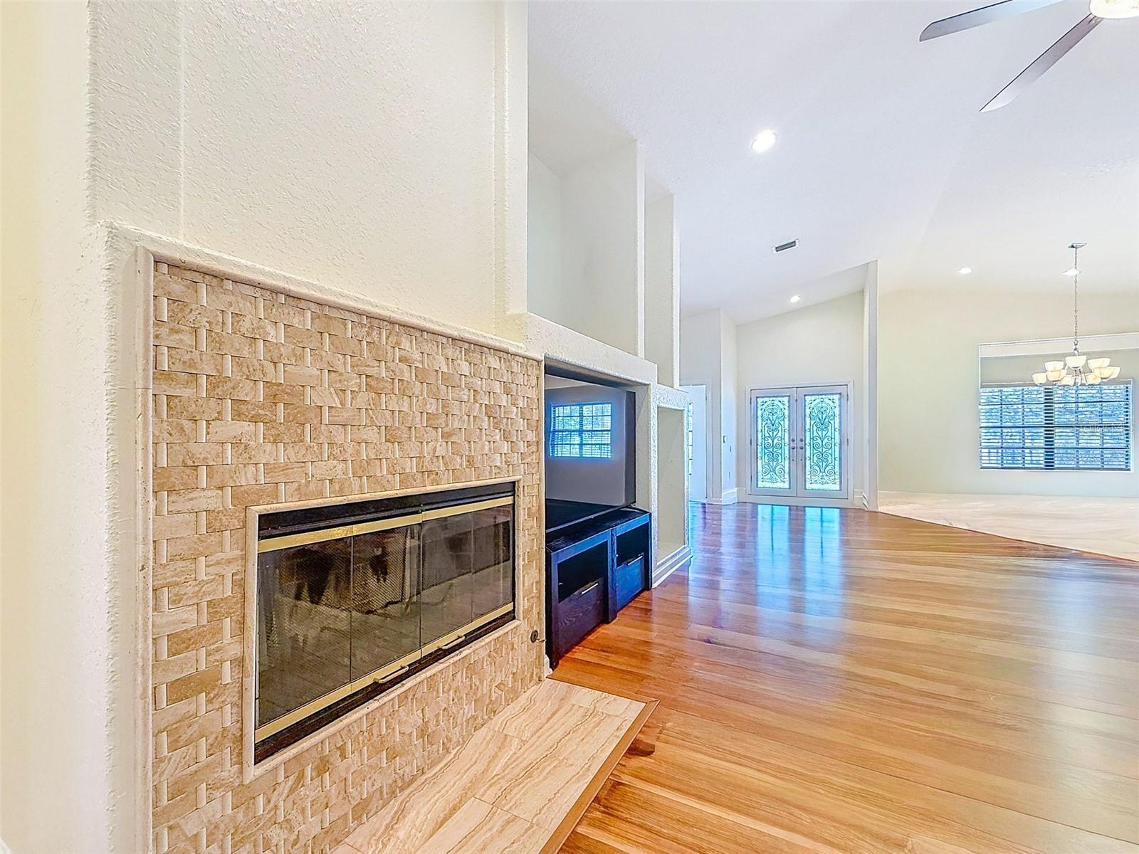 OZONA TRACE - Residential