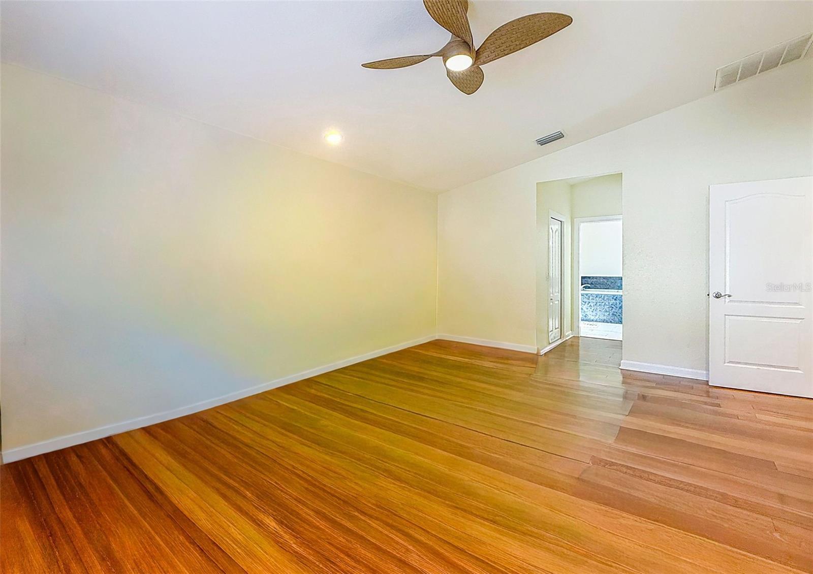 OZONA TRACE - Residential