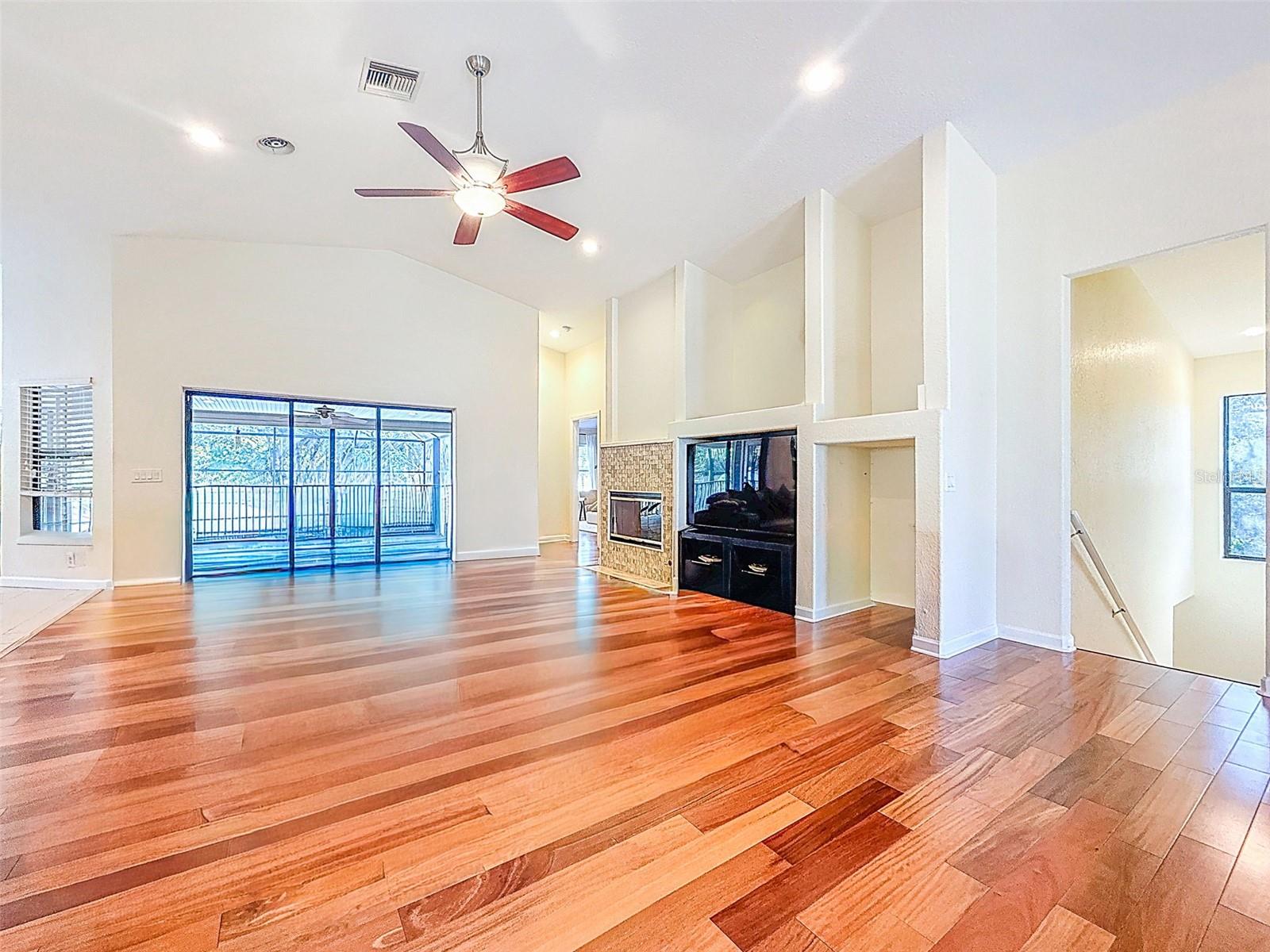 OZONA TRACE - Residential