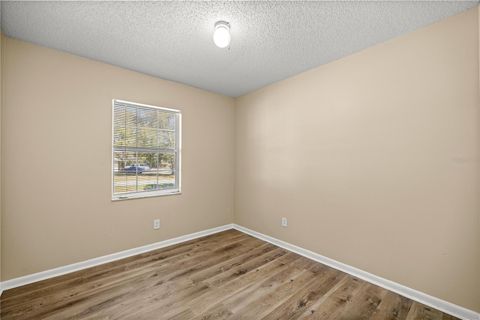 Tiny photo for 2400 NE 37th Street, Ocala, FL 34479 (MLS # OM720018)