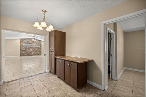 Tiny photo for 2400 NE 37th Street, Ocala, FL 34479 (MLS # OM720018)