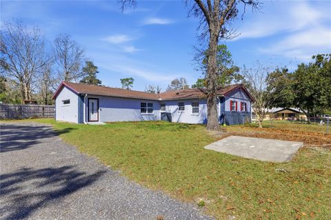 Tiny photo for 2400 NE 37th Street, Ocala, FL 34479 (MLS # OM720018)