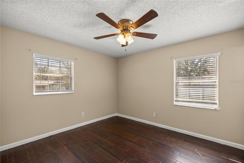 Tiny photo for 2400 NE 37th Street, Ocala, FL 34479 (MLS # OM720018)