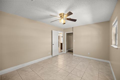 Tiny photo for 2400 NE 37th Street, Ocala, FL 34479 (MLS # OM720018)