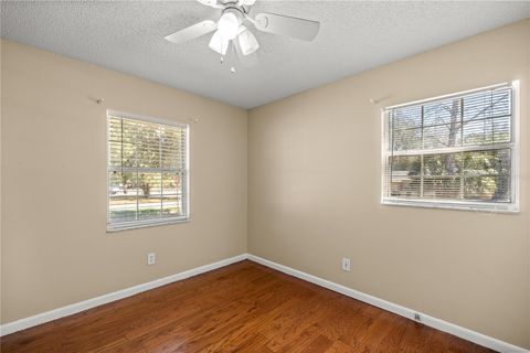 Tiny photo for 2400 NE 37th Street, Ocala, FL 34479 (MLS # OM720018)