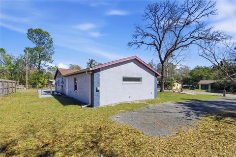 Tiny photo for 2400 NE 37th Street, Ocala, FL 34479 (MLS # OM720018)