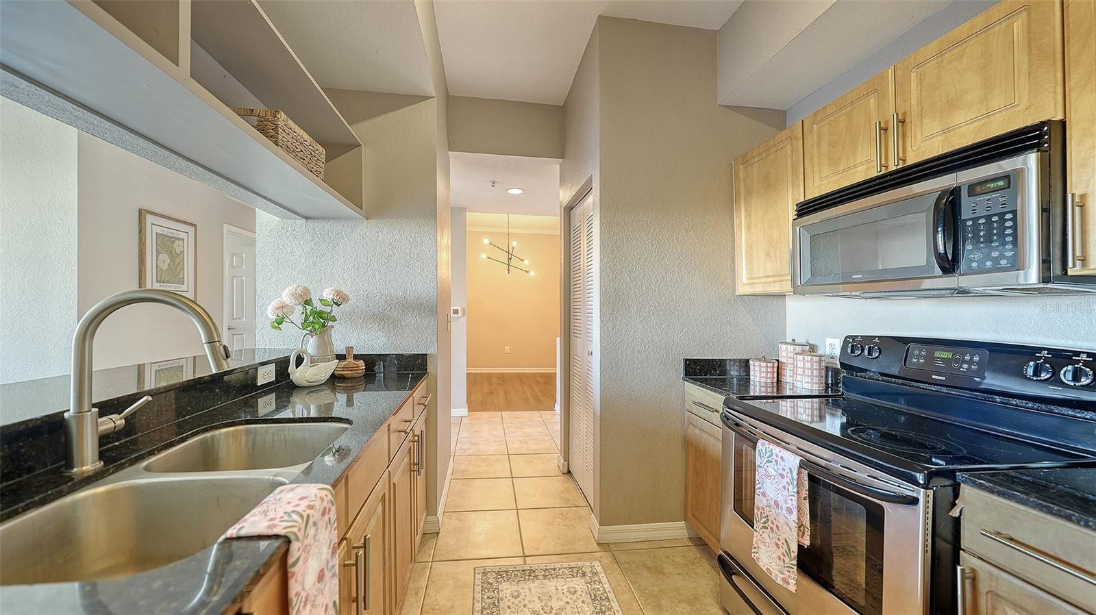 BROADWAY PROMENADE - Residential Lease