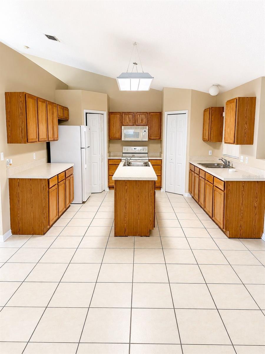 Casas a venda 2 - Jen Dantas 502 WOODLAND CREEK BOULEVARD