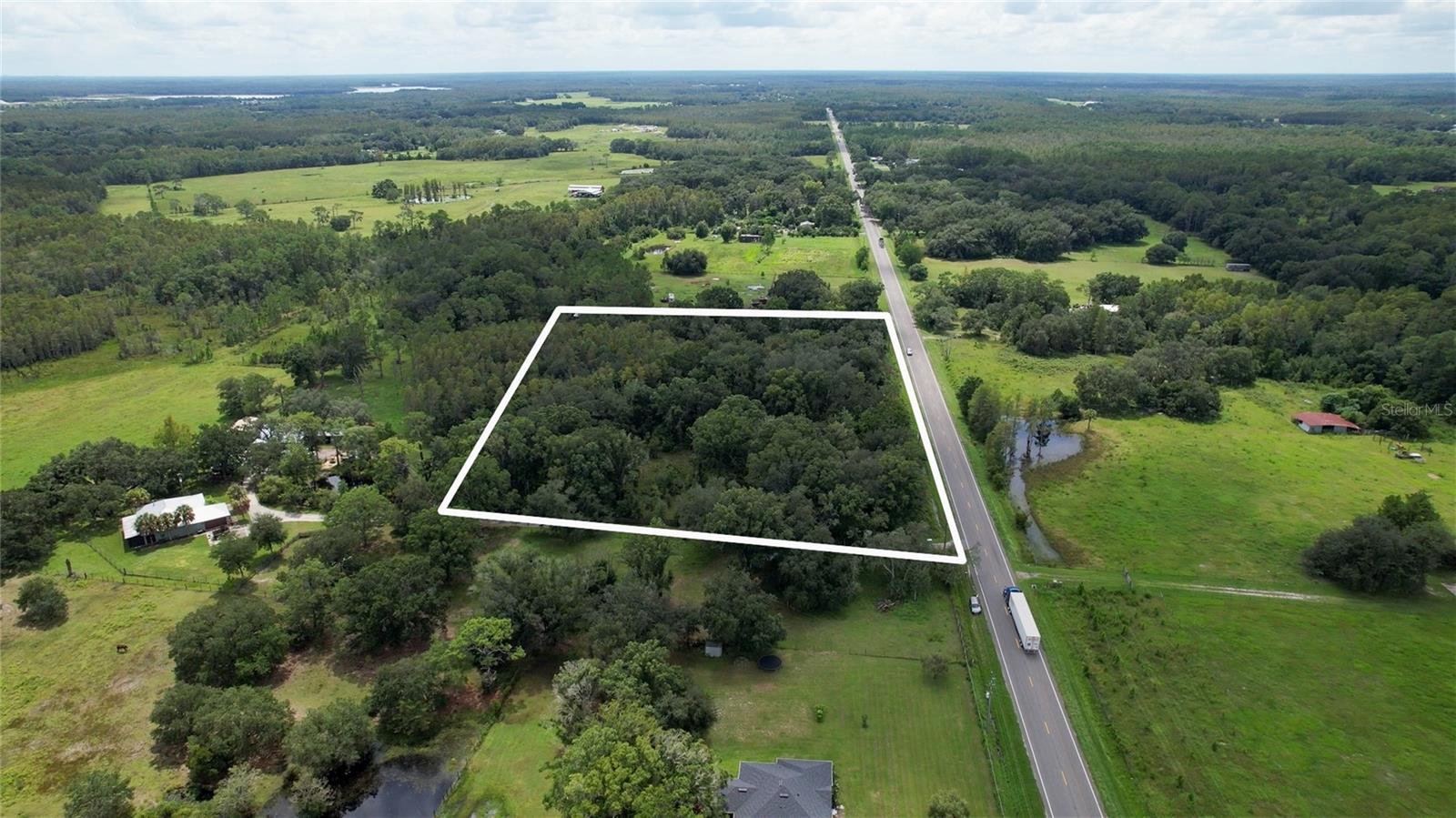 Prime 5-acre residential lot with potential for rezoning. Located in a rapidly growing area with easy access to major highways, this property offers incredible potential for building your dream home or developing a residential project. The seller is open to clearing the land before closing, making it a perfect blank slate for your vision. Surrounded by natural beauty and close to schools, shopping, and the lakes of Clermont, this is an excellent opportunity to invest in Central Florida’s thriving real estate market. Contact us today to learn more or schedule a viewing!