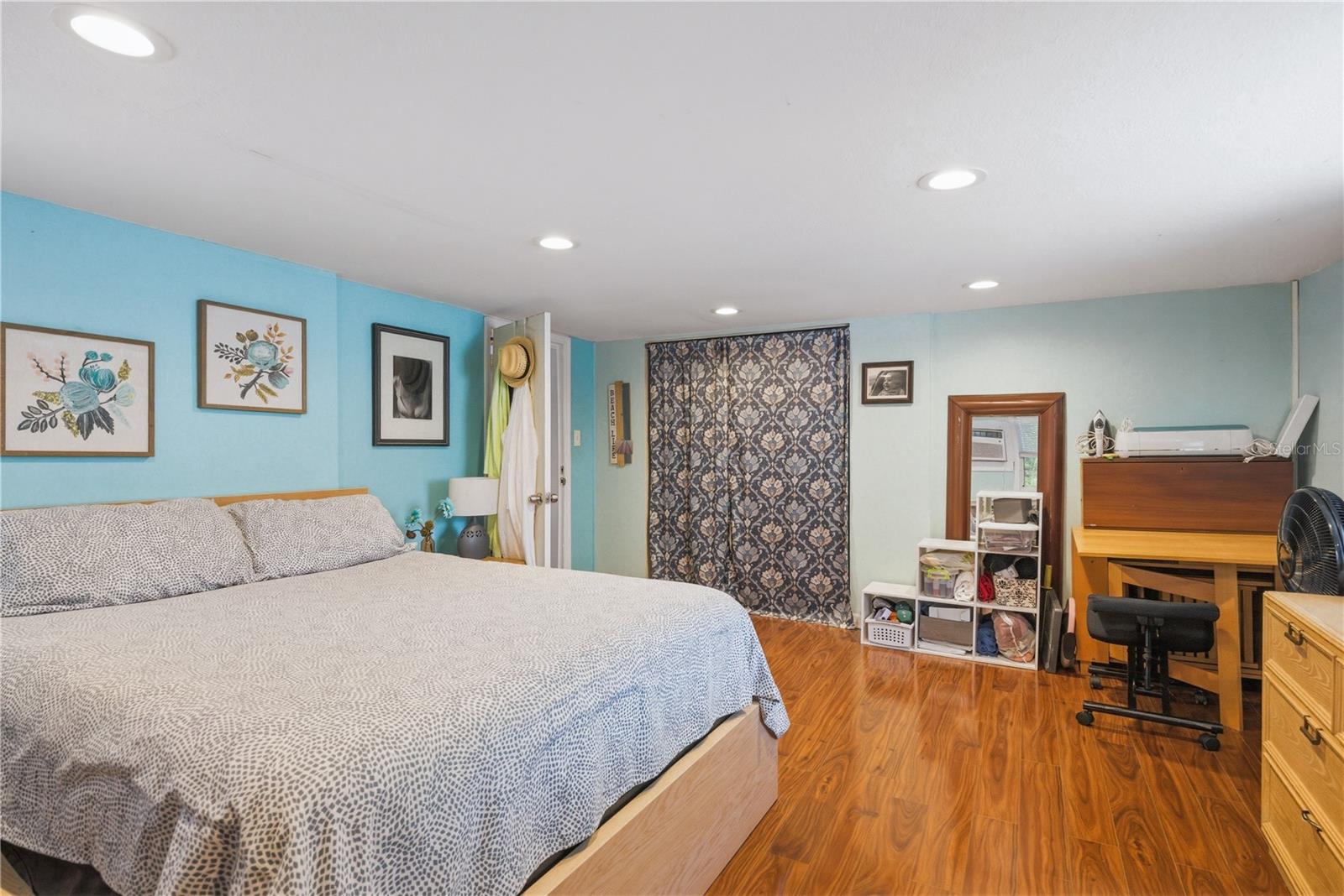 BOULEVARD PINES - Residential