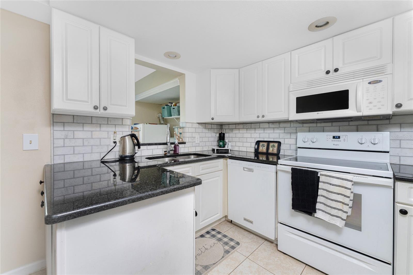 MARIA MANOR - Residential