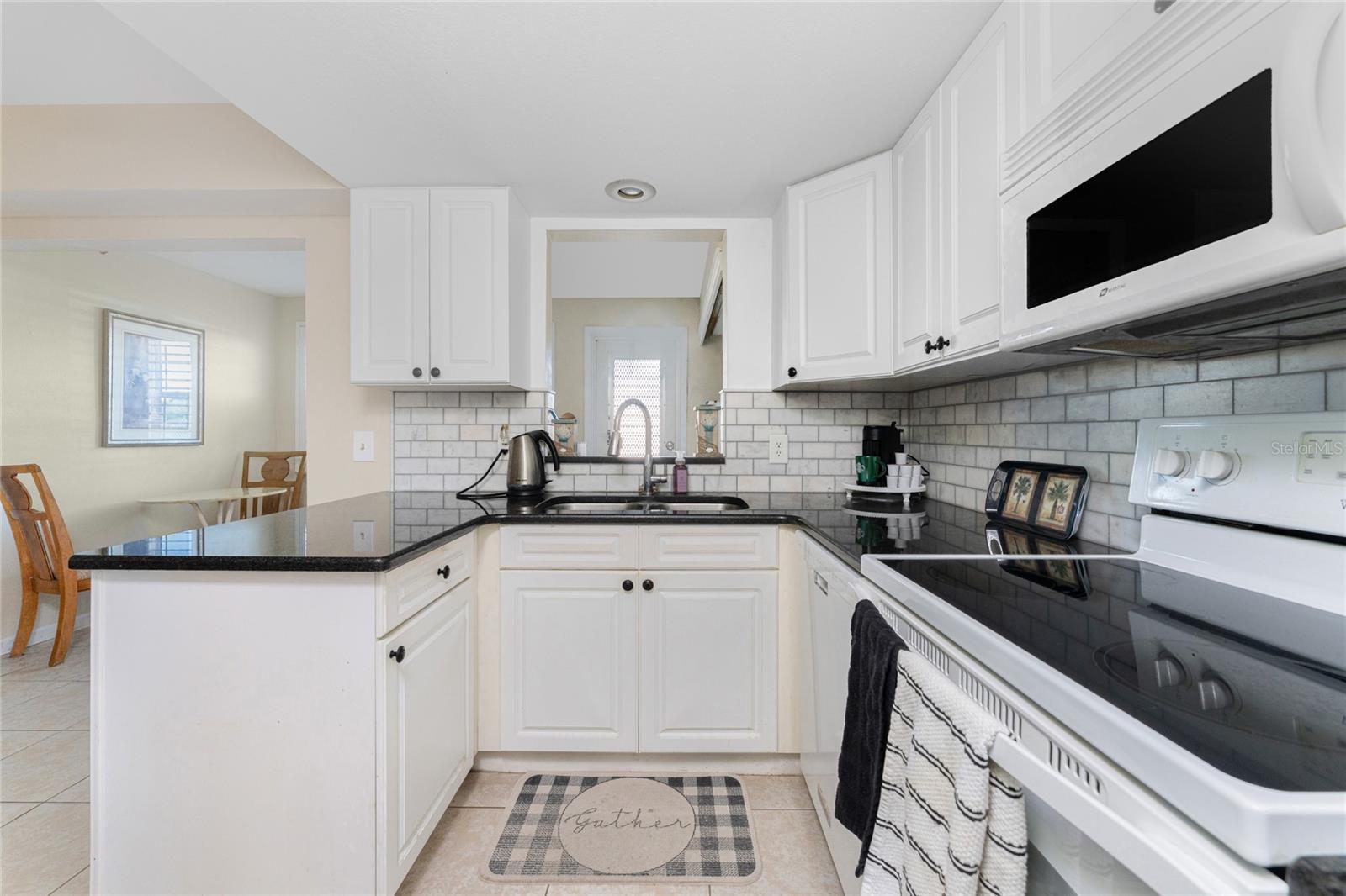 MARIA MANOR - Residential