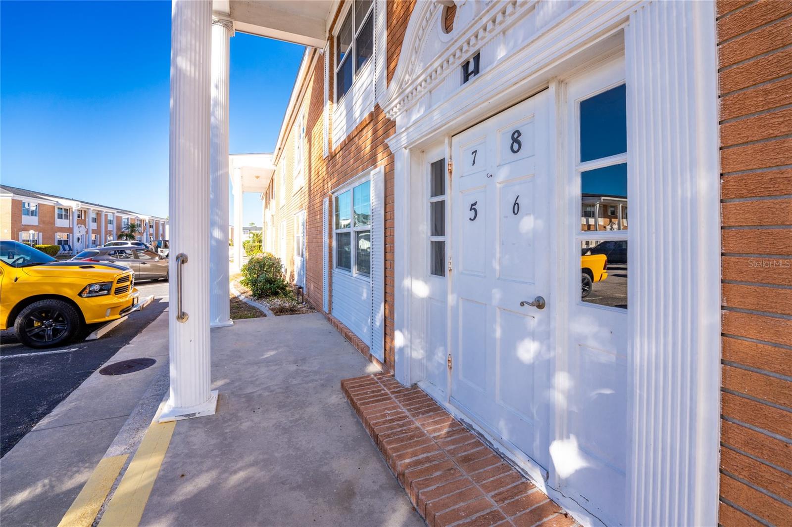 4158 TAMIAMI TRAIL H5