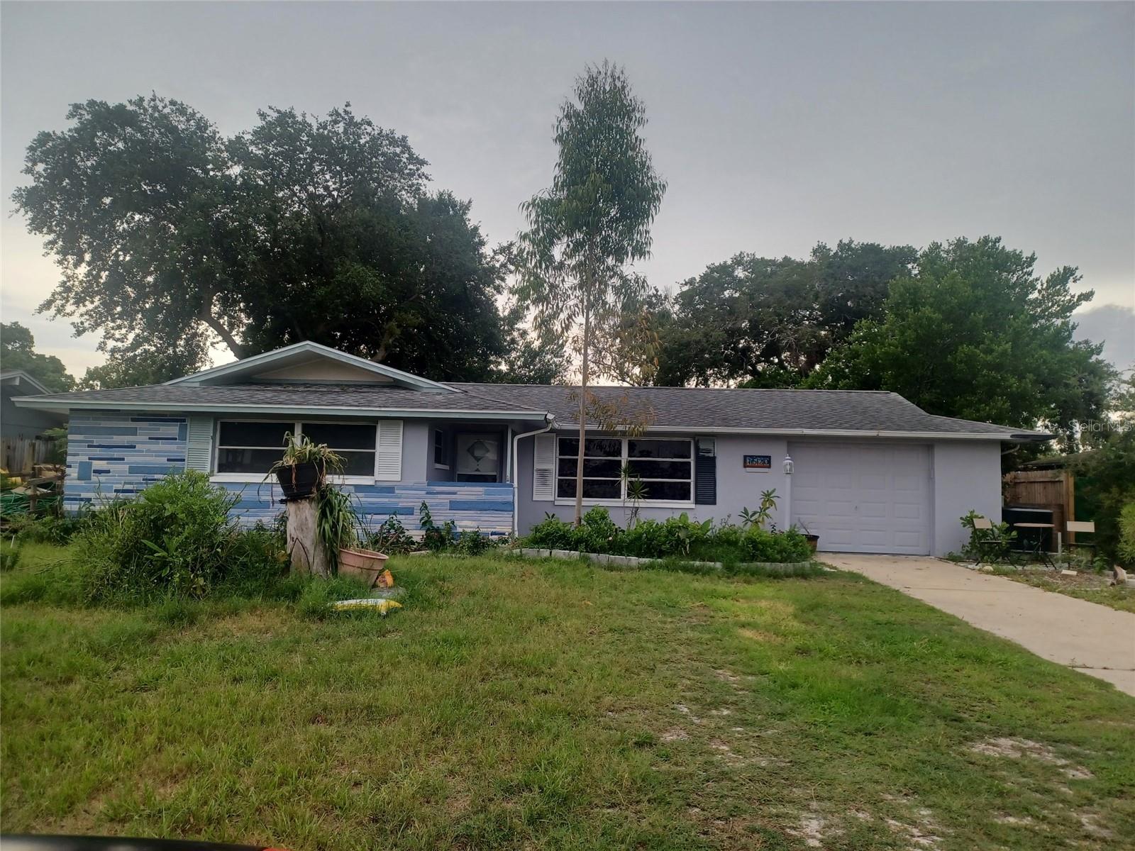 Ideally located 2 br. 2 ba. 1 car garage home on lovely lot. Large fenced in yard, A must see!U>S> 19 toBoug