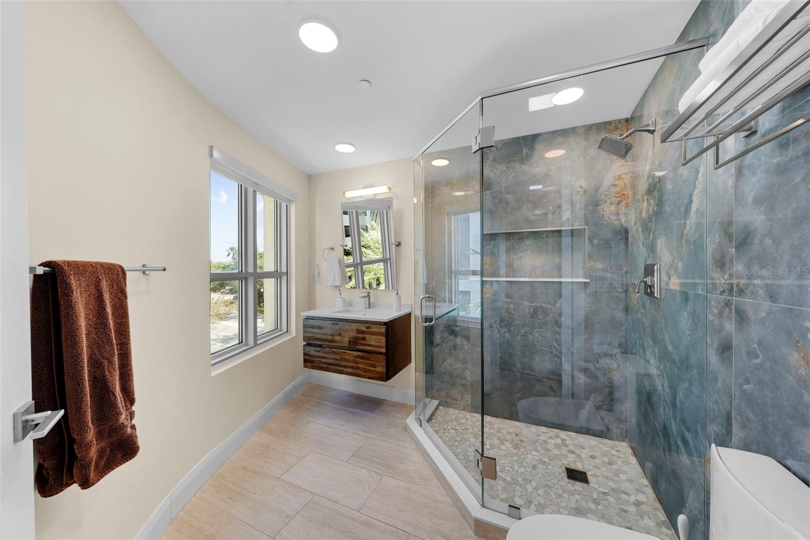 THE PLAZA HARBOUR ISLAND A CON - Residential Lease