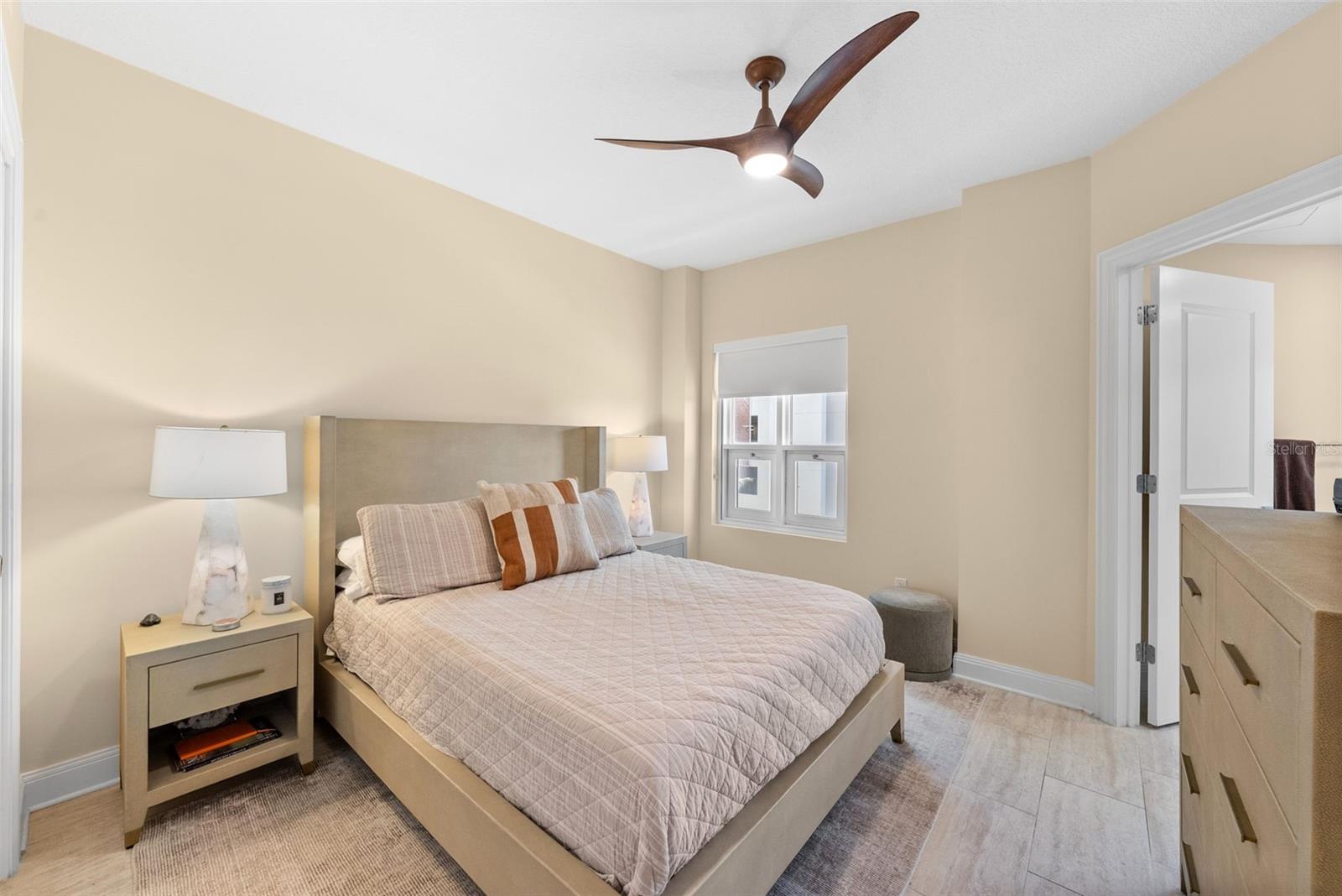 THE PLAZA HARBOUR ISLAND A CON - Residential Lease