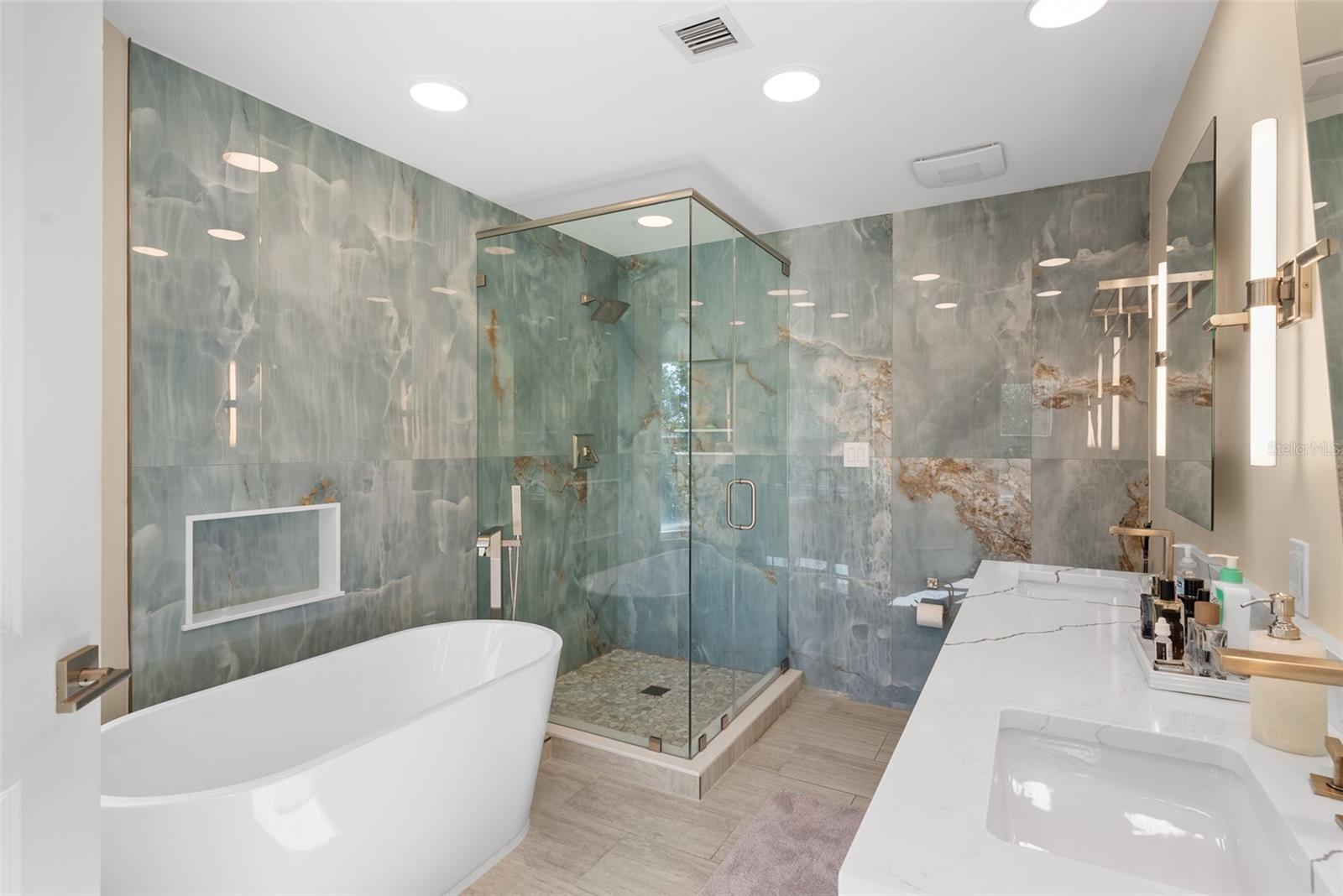 THE PLAZA HARBOUR ISLAND A CON - Residential Lease