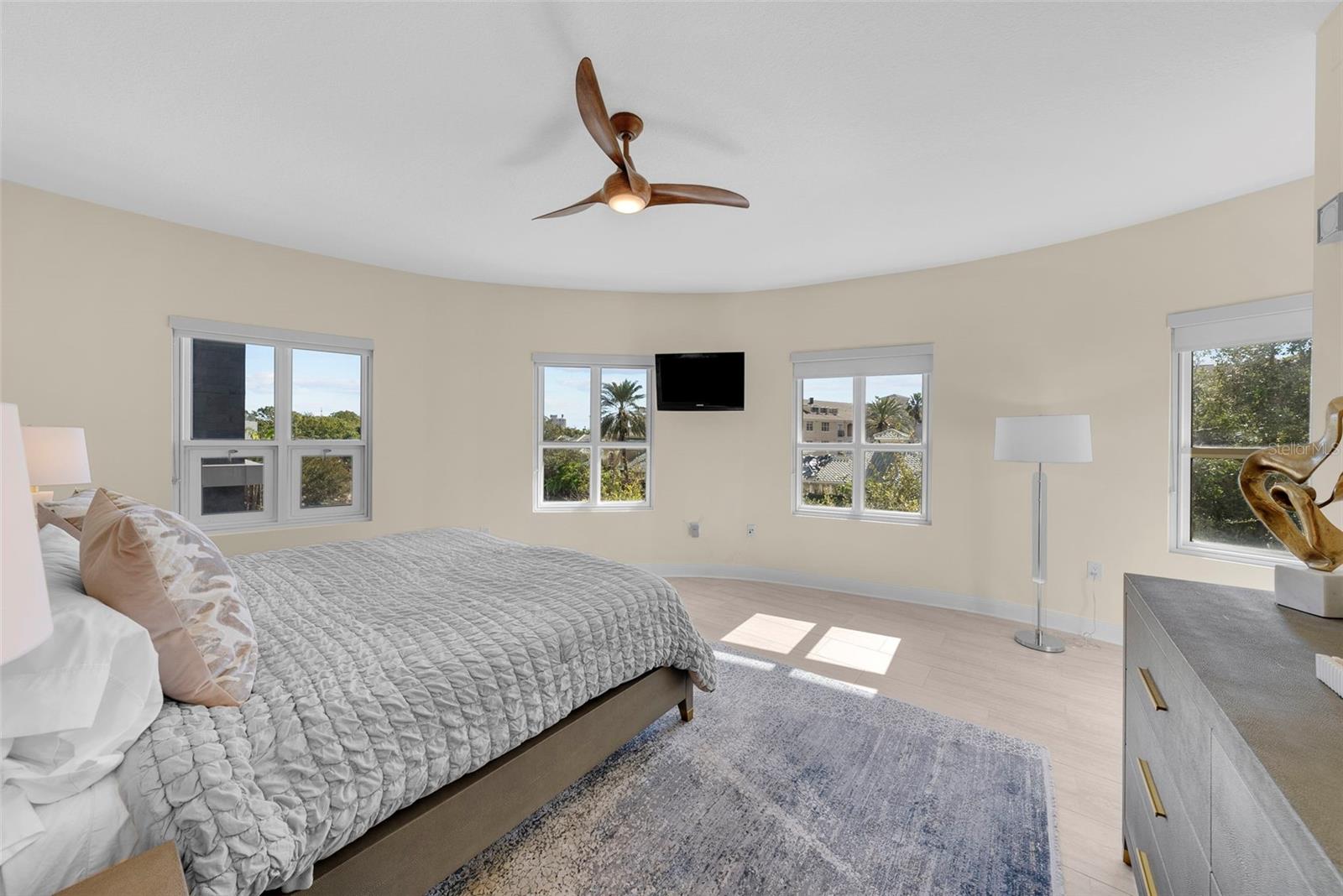 THE PLAZA HARBOUR ISLAND A CON - Residential Lease