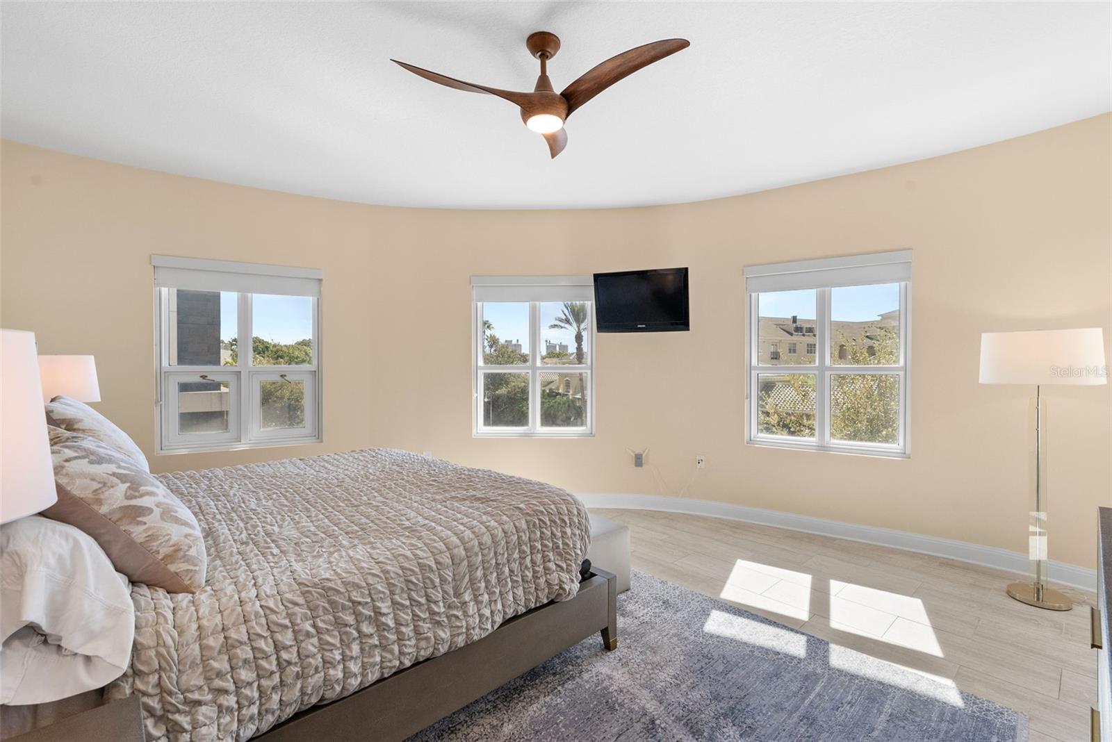 THE PLAZA HARBOUR ISLAND A CON - Residential Lease