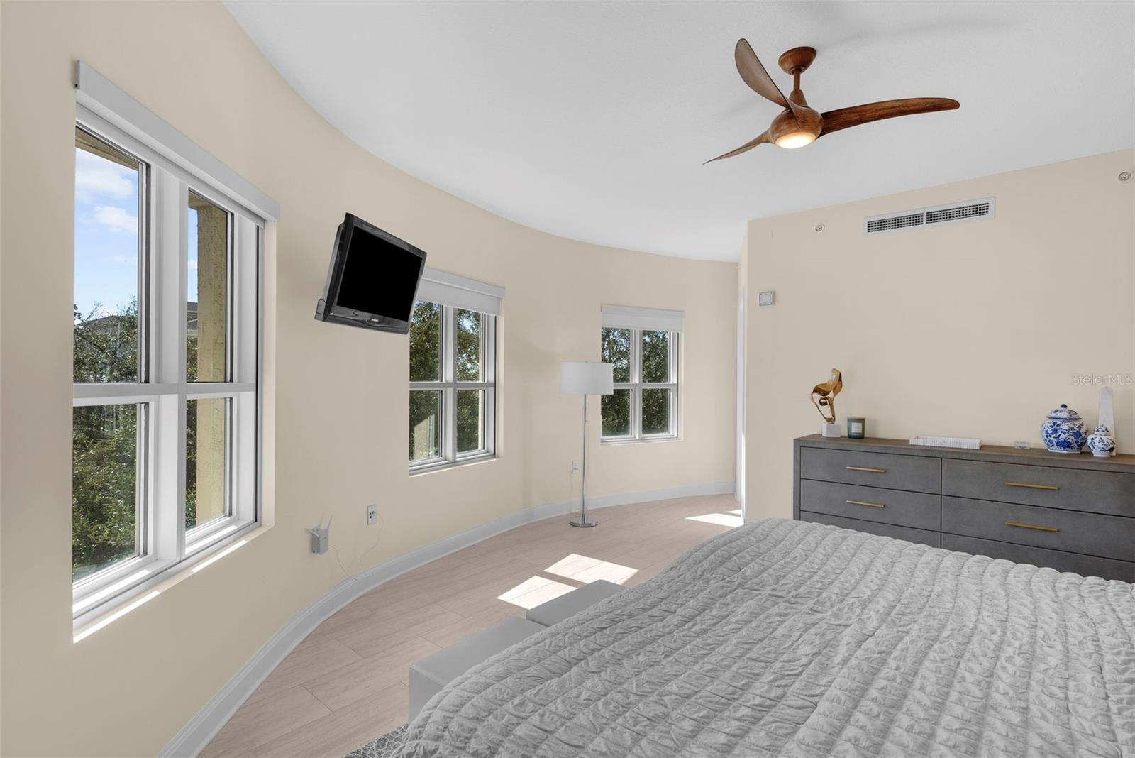 THE PLAZA HARBOUR ISLAND A CON - Residential Lease