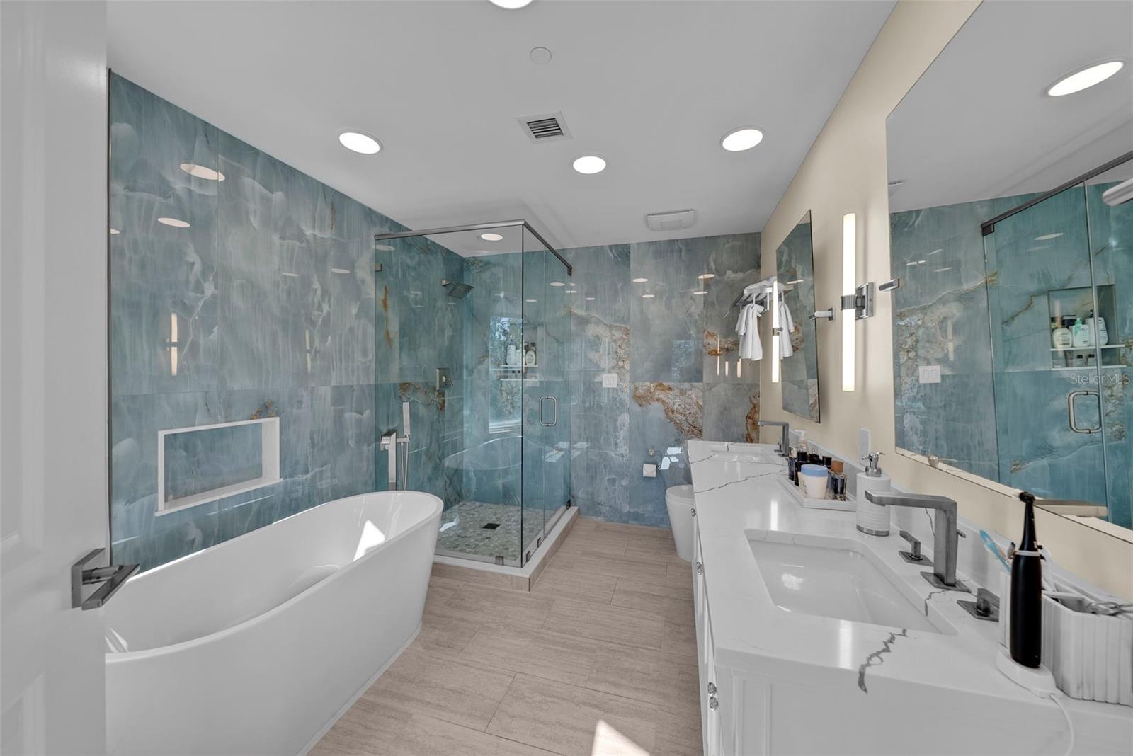 THE PLAZA HARBOUR ISLAND A CON - Residential Lease