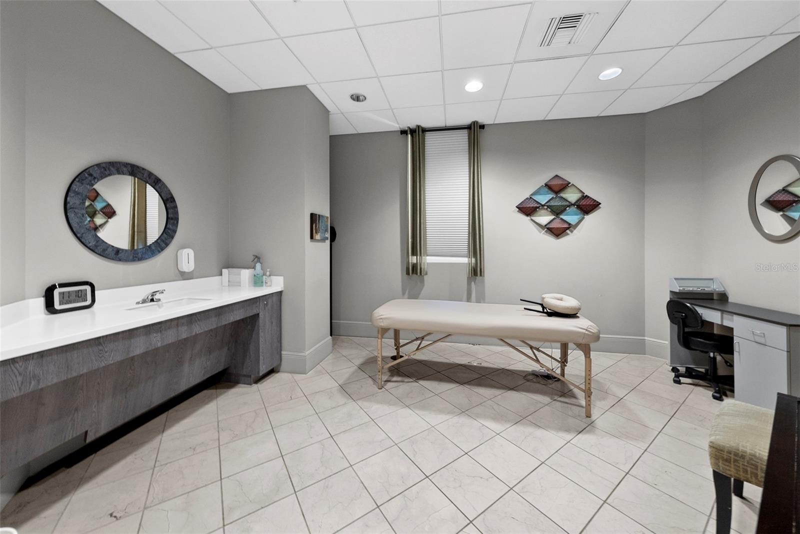 THE PLAZA HARBOUR ISLAND A CON - Residential Lease