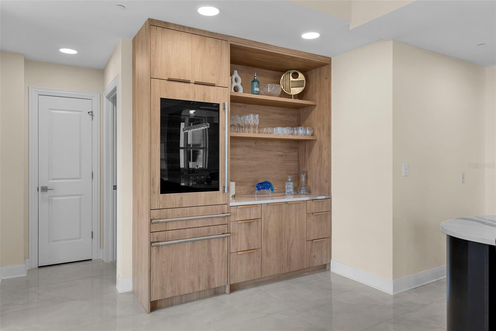 THE PLAZA HARBOUR ISLAND A CON - Residential Lease