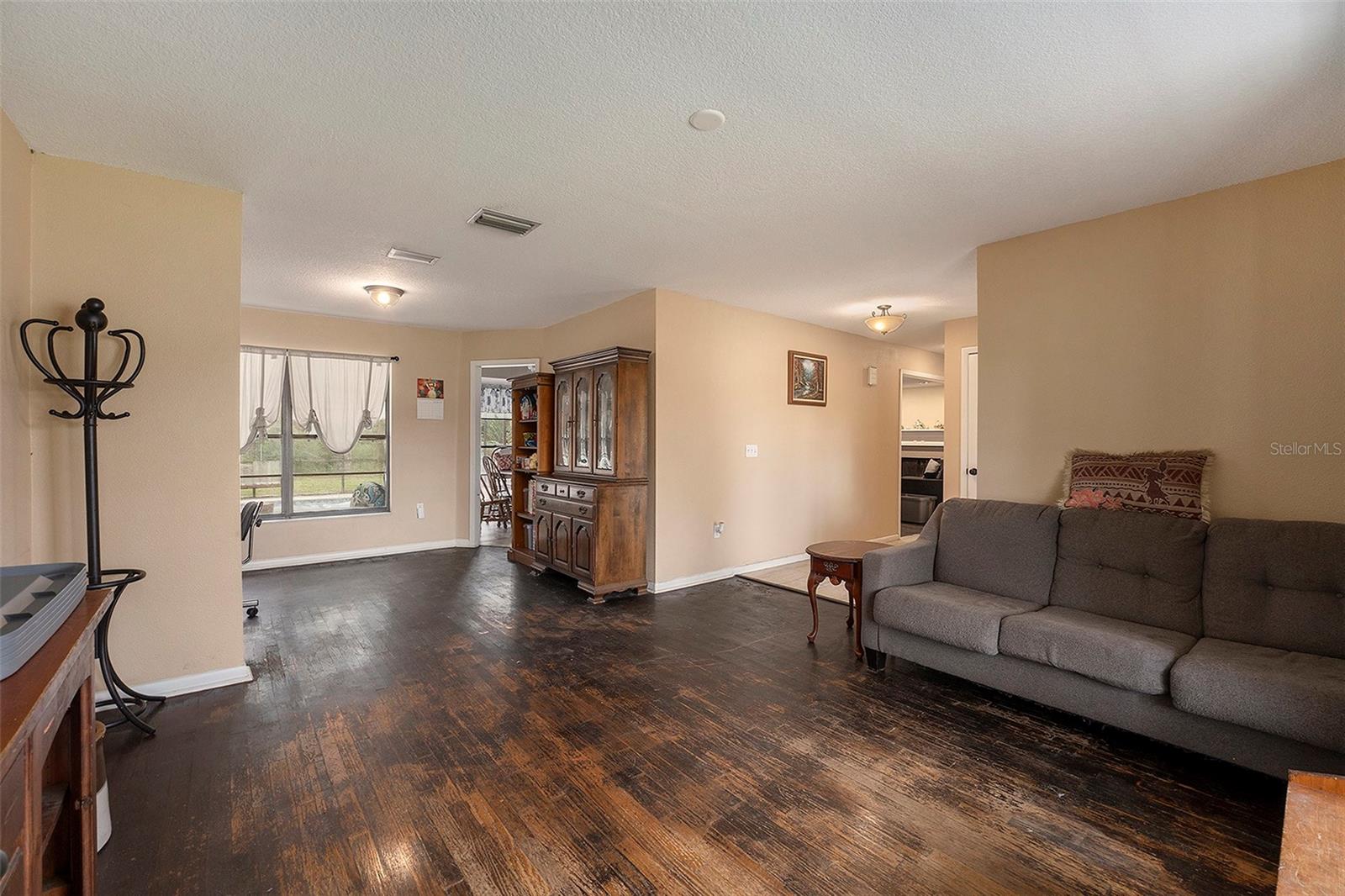 823 SCENIC HEIGHTS DRIVE