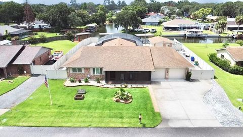 Photo of 209 W Delaware Street, Tavares, FL 32778 (MLS # G5114162)