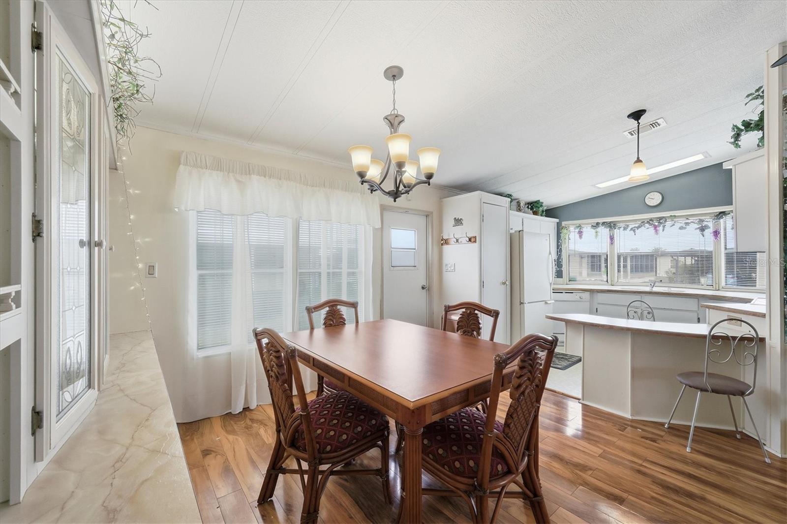 LA CASA MHP CO-OP - Residential