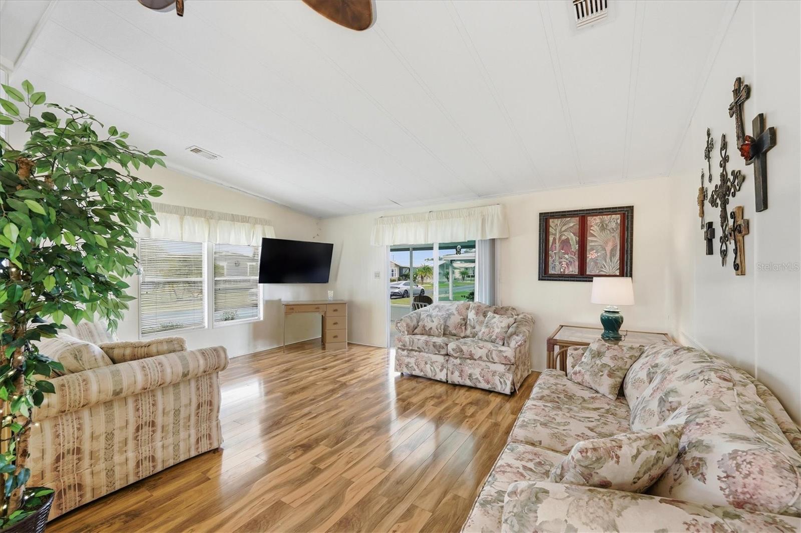 LA CASA MHP CO-OP - Residential