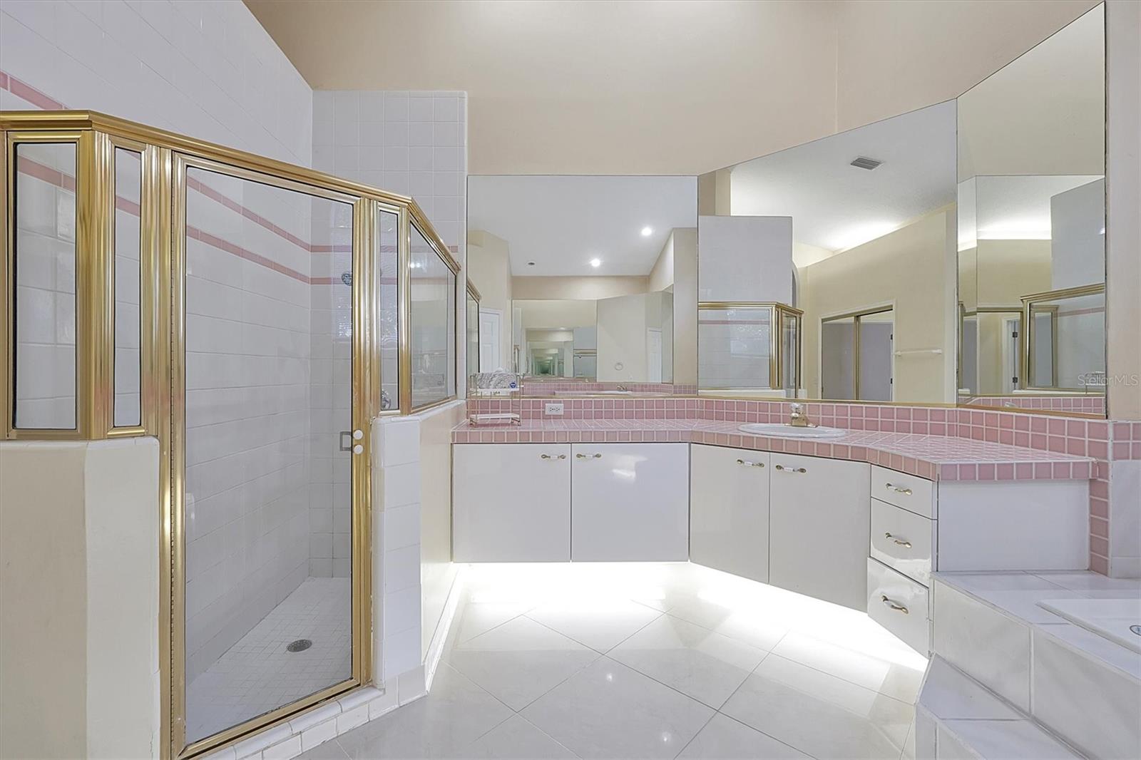 FAIRWAY COVE - Residential Lease