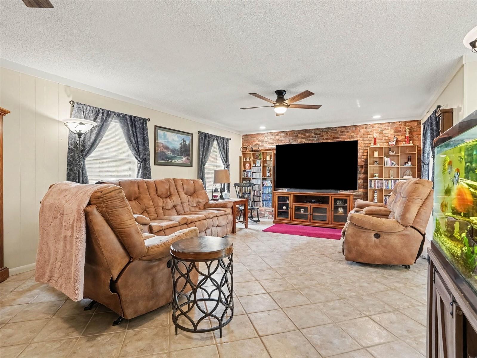 2811 JOHN DAVID PLACE
