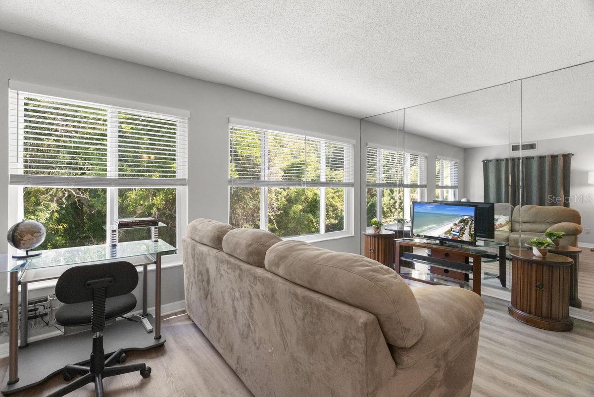 ON TOP OF THE WORLD - Residential