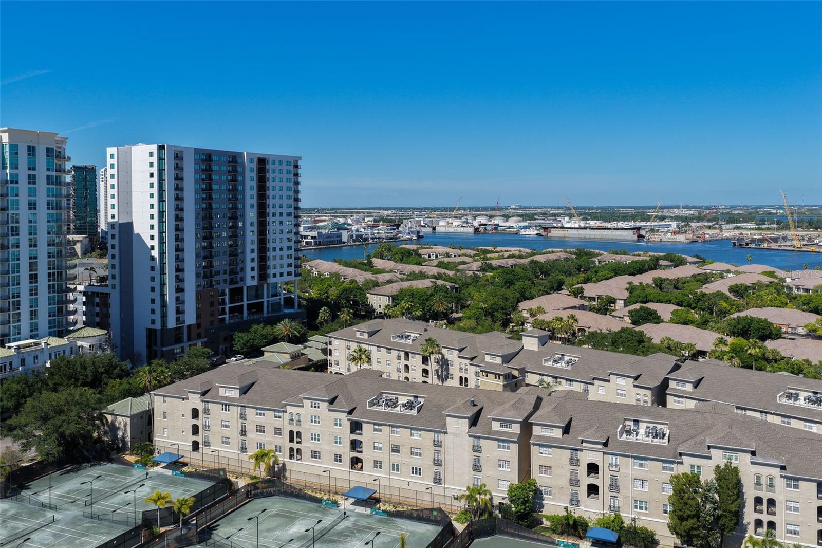 HARBOUR PLACE CITY HOMES A CON - Residential