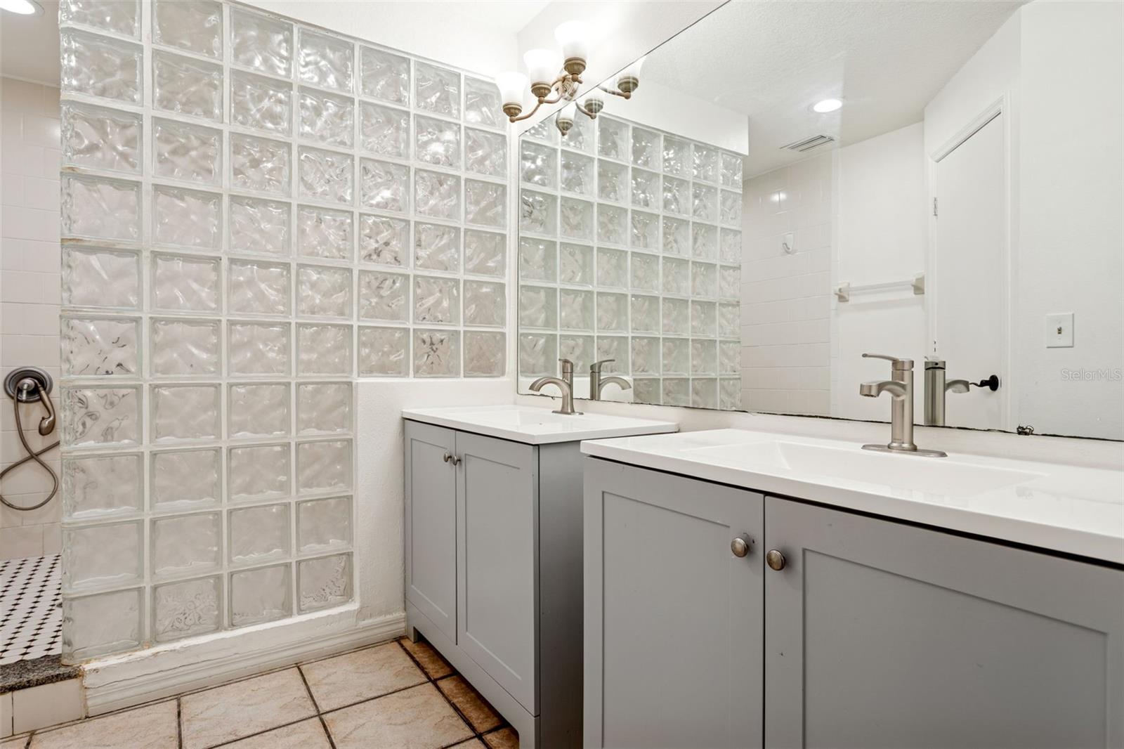 CARROLLWOOD COVE AT EMERALD GR - Residential