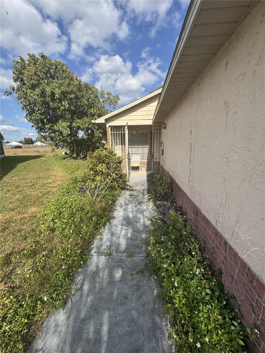 WHISPER LAKES - Residential