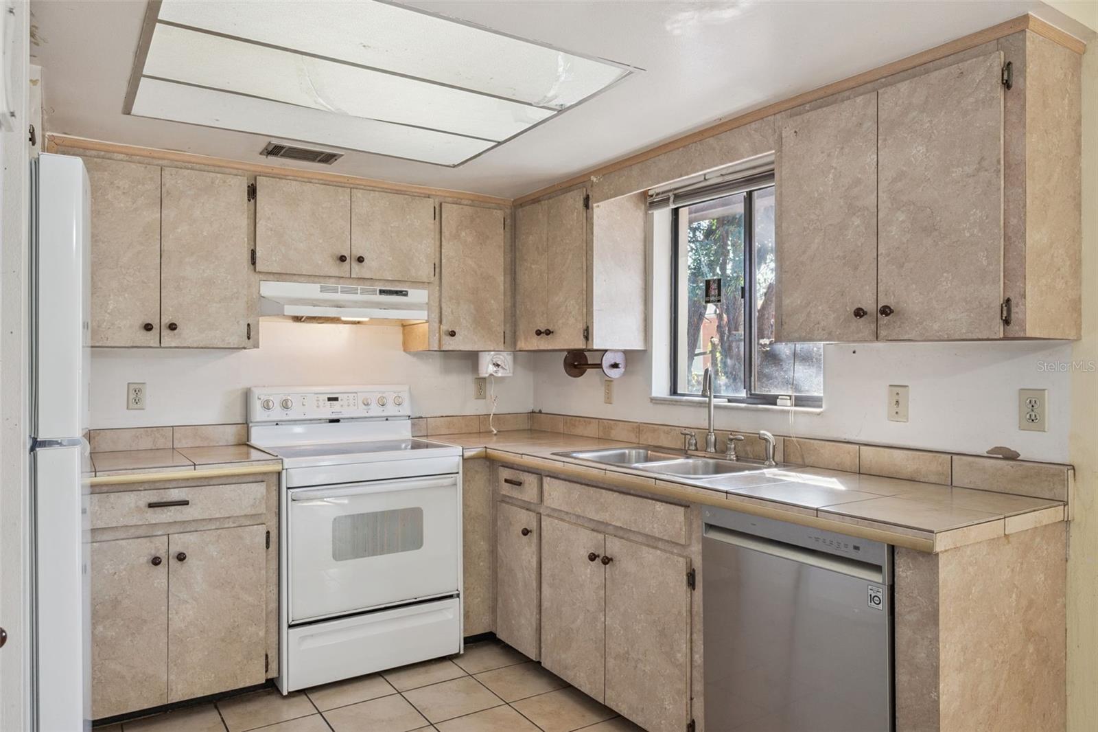 SKY LARK SUB - Residential