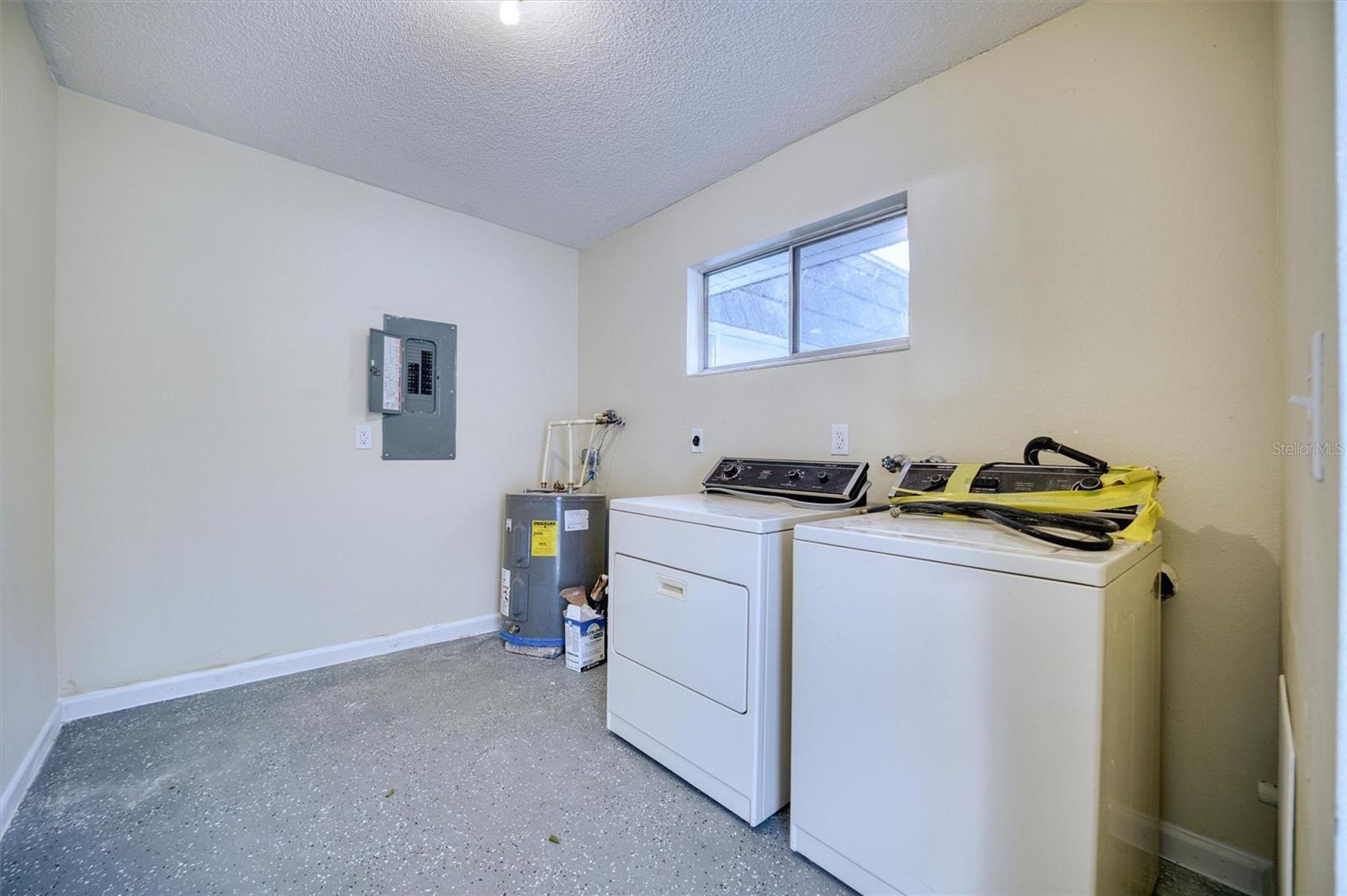 3904 ASHWOOD LANE
