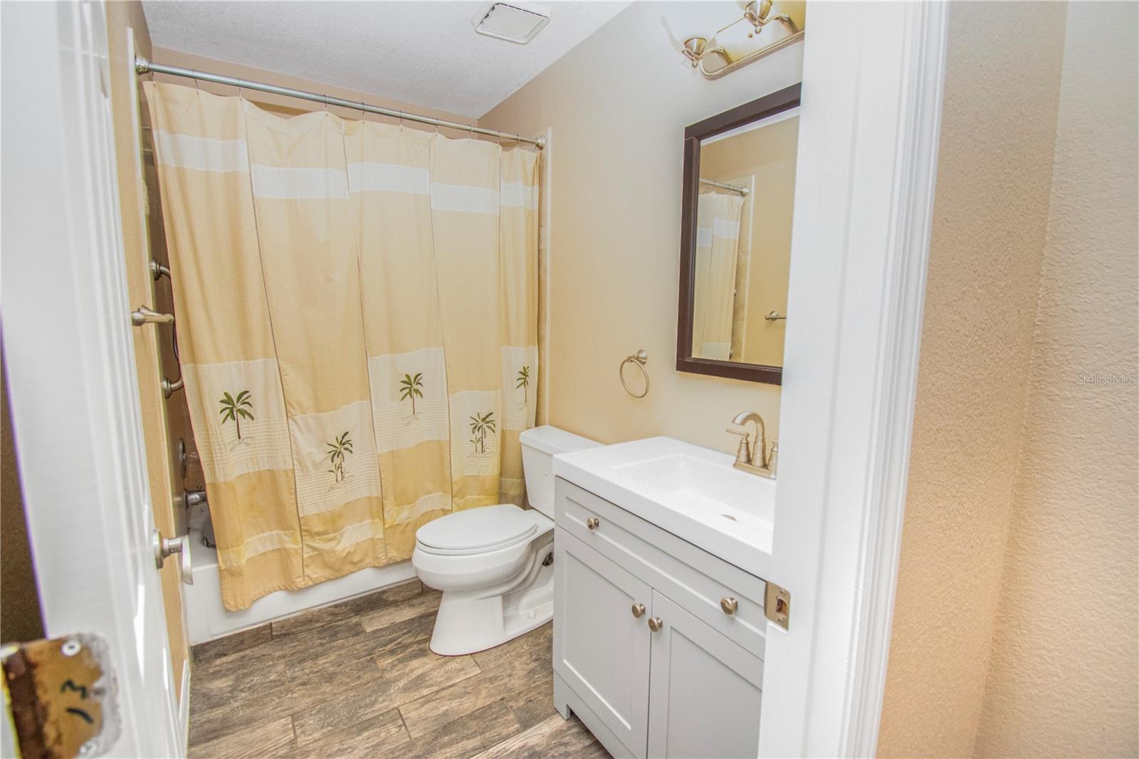 LAKE SARASOTA - Residential