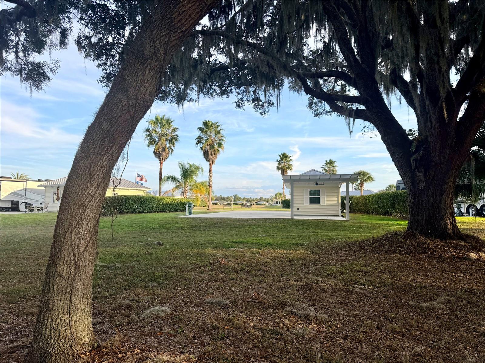 FLORIDA GRANDE MOTOR COACH RESIDENCE - Land