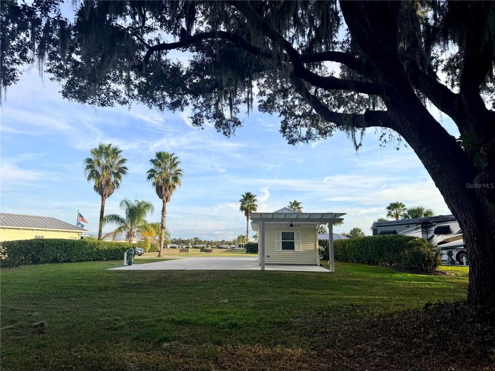 FLORIDA GRANDE MOTOR COACH RESIDENCE - Land