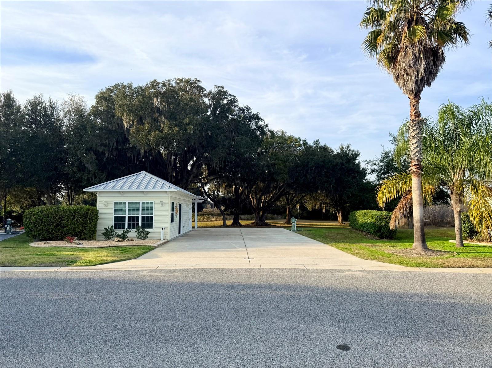 FLORIDA GRANDE MOTOR COACH RESIDENCE - Land