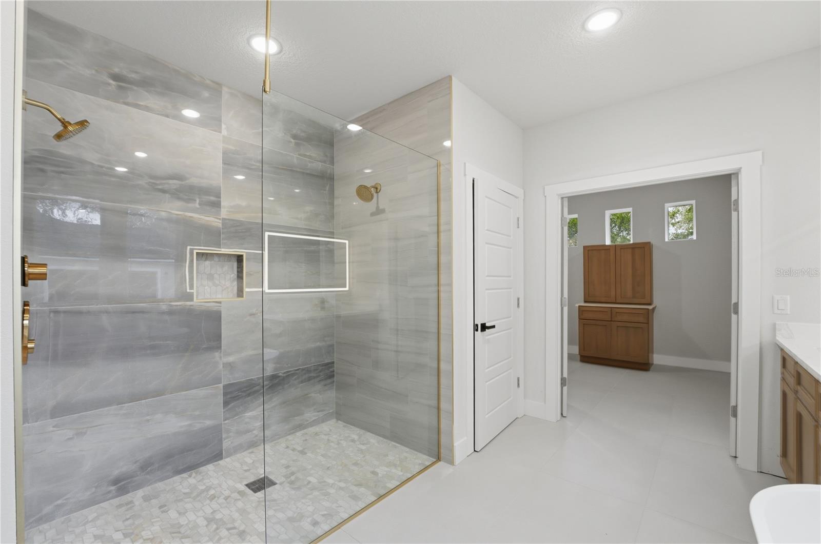 REGAL POINT ESTATES UNIT 1 - Residential