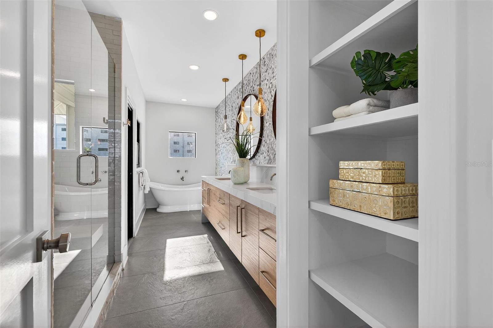 SUNSET LANDINGS - Residential